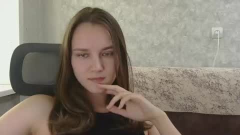 dolcezza_ online show from June 12, 9:41 am