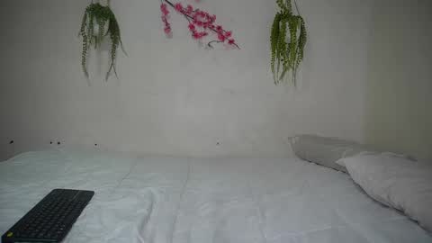 Snapshot of doll4you_ chatting on November 26, 9:27 pm Alice y Ros online show from November 26, 9:27 pm