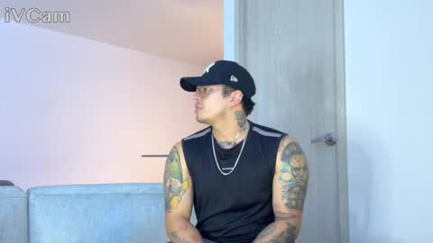 Snapshot of doll_and_sex chatting on October 25, 3:14 am Auro and Santiago online show from October 25, 3:14 am