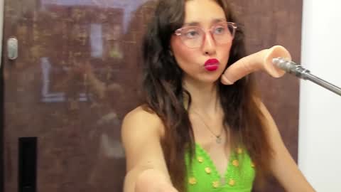 Snapshot of doll_bella_ chatting on February 1, 8:16 pm Bella online show from February 1, 8:16 pm