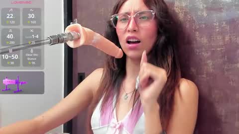 Snapshot of doll_bella_ chatting on March 8, 10:56 pm Bella online show from March 8, 10:56 pm