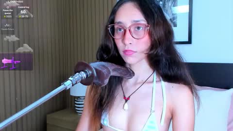 Snapshot of doll_bella_ chatting on September 18, 8:22 pm Bella online show from September 18, 8:22 pm