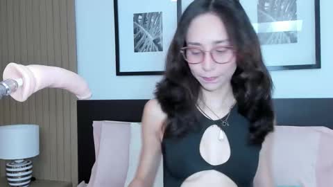 Snapshot of doll_bella_ chatting on November 13, 8:08 pm Bella online show from November 13, 8:08 pm