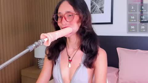 Snapshot of doll_bella_ chatting on November 21, 8:18 pm Bella online show from November 21, 8:18 pm