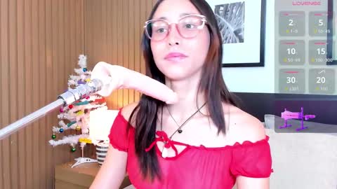 Snapshot of doll_bella_ chatting on December 5, 7:54 pm Bella online show from December 5, 7:54 pm