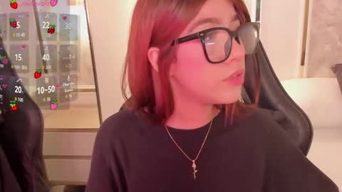 Snapshot of doll_eyeess_ chatting on October 8, 2:31 am D online show from October 8, 2:31 am