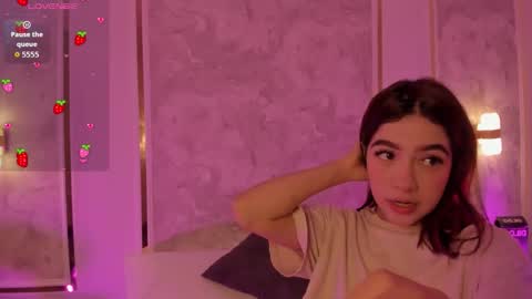 Snapshot of doll_eyeess_ chatting on October 17, 2:37 am D online show from October 17, 2:37 am