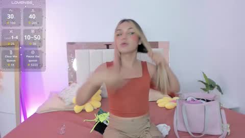 Snapshot of doll_isa_ chatting on February 3, 3:15 am doll_isa_ online show from February 3, 3:15 am