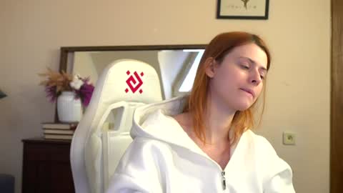 Snapshot of doll_lesli chatting on February 8, 2:16 pm Your doll Lesli online show from February 8, 2:16 pm