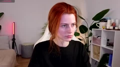 Snapshot of doll_lesli chatting on November 6, 8:26 am Your doll Lesli online show from November 6, 8:26 am