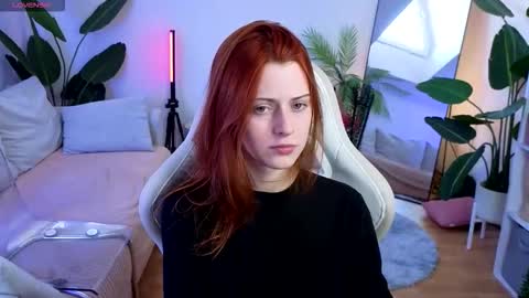 Snapshot of doll_lesli chatting on November 8, 10:04 am Your doll Lesli online show from November 8, 10:04 am