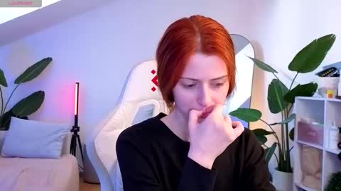 Snapshot of doll_lesli chatting on November 9, 8:23 am Your doll Lesli online show from November 9, 8:23 am