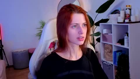 Snapshot of doll_lesli chatting on December 4, 11:30 am Your doll Lesli online show from December 4, 11:30 am