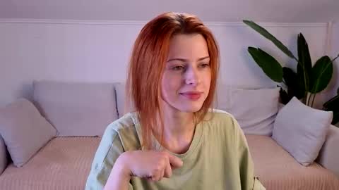 Snapshot of doll_lesli chatting on December 14, 9:36 am Your doll Lesli online show from December 14, 9:36 am