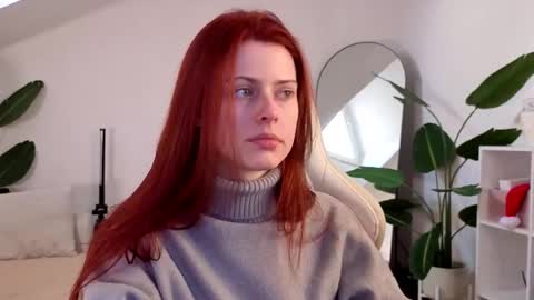 Snapshot of doll_lesli chatting on December 17, 9:37 am Your doll Lesli online show from December 17, 9:37 am