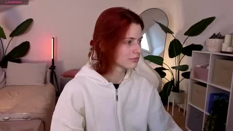 Snapshot of doll_lesli chatting on January 11, 10:42 am Your doll Lesli online show from January 11, 10:42 am