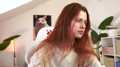 Snapshot of doll_lesli chatting on March 20, 1:05 pm Your doll Lesli online show from March 20, 1:05 pm