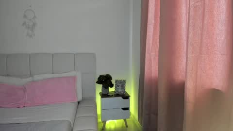 doll_oriana online show from May 3, 8:37 pm