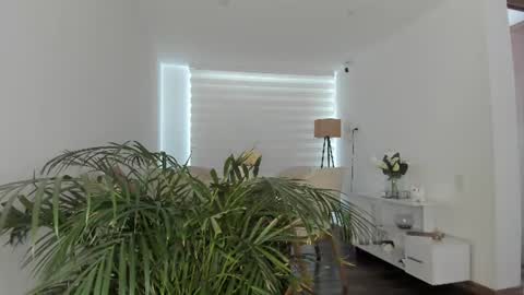 doll_oriana online show from June 16, 9:39 pm