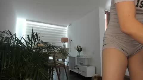 doll_oriana online show from June 19, 9:07 pm