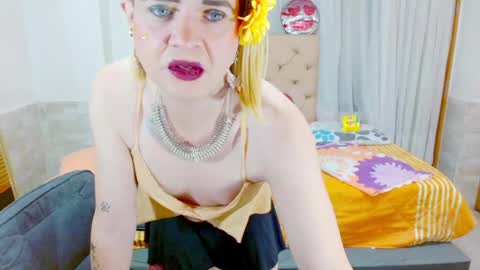 ilona online show from May 2, 5:01 am