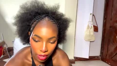 Snapshot of dolldol18 chatting on October 25, 2:13 pm Doll online show from October 25, 2:13 pm