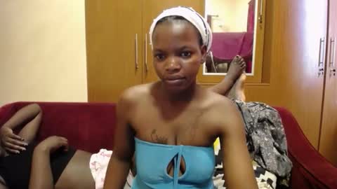 Snapshot of dollface_bella chatting on November 12, 9:21 am Bella online show from November 12, 9:21 am