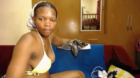 Snapshot of dollface_bella chatting on November 18, 5:17 pm Bella online show from November 18, 5:17 pm