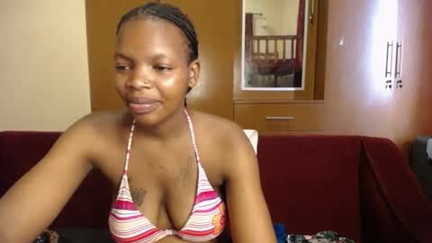 Snapshot of dollface_bella chatting on November 22, 6:34 am Bella online show from November 22, 6:34 am