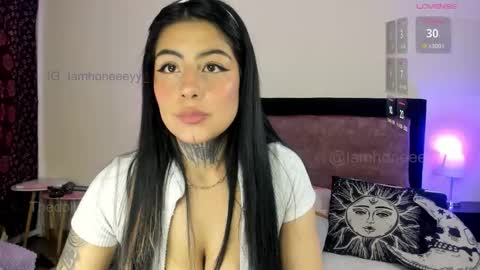 Snapshot of dollhoneycam chatting on March 23, 8:18 am HONEY online show from March 23, 8:18 am