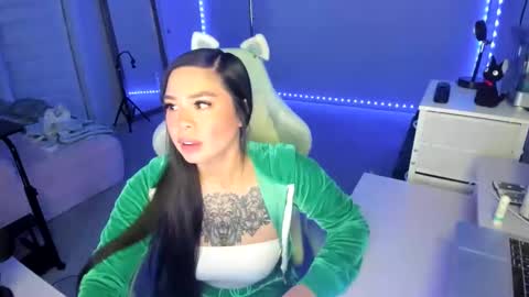 Snapshot of dolllface chatting on November 20, 3:50 am DOLLLFACE online show from November 20, 3:50 am