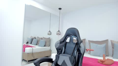 dolly walker online show from January 24, 12:10 pm