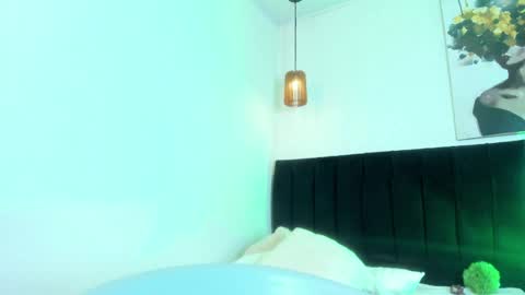 Snapshot of dolly_zoe chatting on May 15, 1:56 am Call me Zoe online show from May 15, 1:56 am