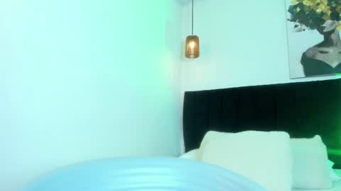 Call me Zoe  online show from June 30, 10:22 pm