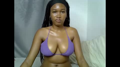 Snapshot of dollyplum chatting on May 26, 5:36 am Cushey online show from May 26, 5:36 am