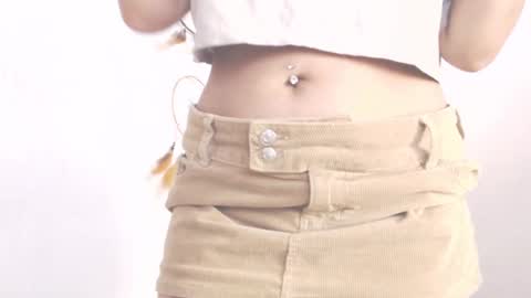 Snapshot of dollysweet666 chatting on February 19, 5:49 am dollysweet666 online show from February 19, 5:49 am