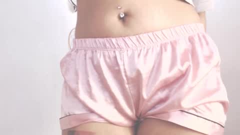 Snapshot of dollysweet666 chatting on February 25, 5:19 am dollysweet666 online show from February 25, 5:19 am