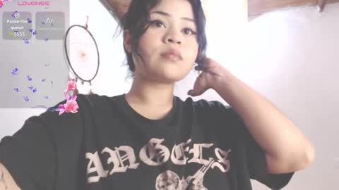 Snapshot of dollysweet666 chatting on October 6, 1:19 pm dollysweet666 online show from October 6, 1:19 pm