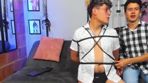 Snapshot of dom2travelers_sm chatting on February 25, 2:44 pm Diego Castell online show from February 25, 2:44 pm