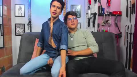 Snapshot of dom2travelers_sm chatting on March 8, 7:53 pm Diego Castell online show from March 8, 7:53 pm