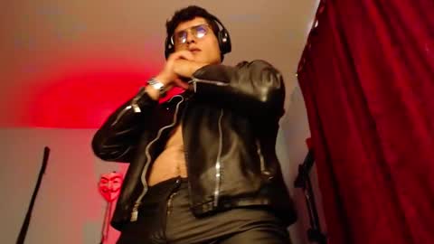 Snapshot of dom2travelers_sm chatting on September 10, 4:40 pm Diego Castell online show from September 10, 4:40 pm