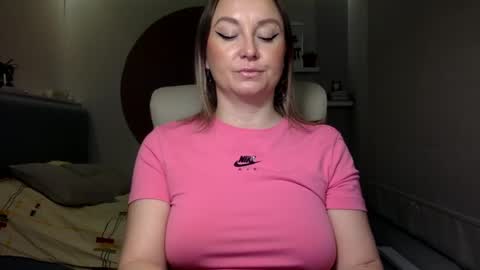 Snapshot of dom_mummy chatting on December 9, 5:51 am DOM MUMMY online show from December 9, 5:51 am