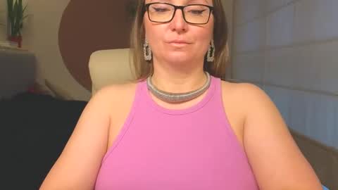 DOM MUMMY online show from April 26, 6:44 am