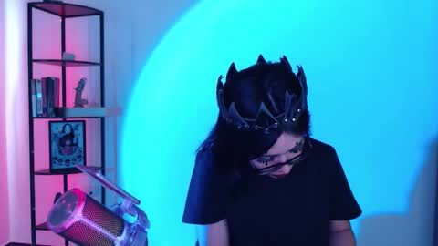 Snapshot of domgiirl chatting on November 20, 5:01 pm Mistress online show from November 20, 5:01 pm