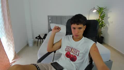 Snapshot of domi_master chatting on February 14, 6:40 pm MASTER online show from February 14, 6:40 pm