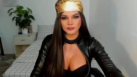 Snapshot of domina_angela chatting on January 19, 6:31 am ANGELA online show from January 19, 6:31 am