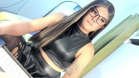 Snapshot of domina_angela chatting on September 24, 4:38 am ANGELA online show from September 24, 4:38 am