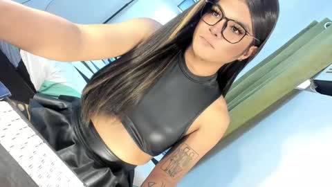 Snapshot of domina_angela chatting on October 2, 4:08 am ANGELA online show from October 2, 4:08 am