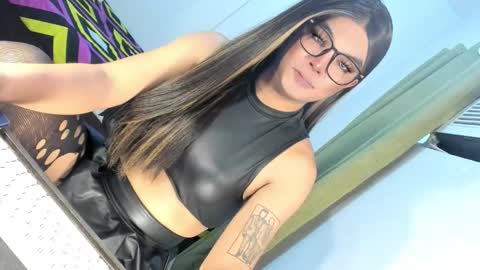 Snapshot of domina_angela chatting on October 15, 8:58 am ANGELA online show from October 15, 8:58 am