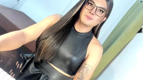 Snapshot of domina_angela chatting on November 3, 7:59 pm ANGELA online show from November 3, 7:59 pm